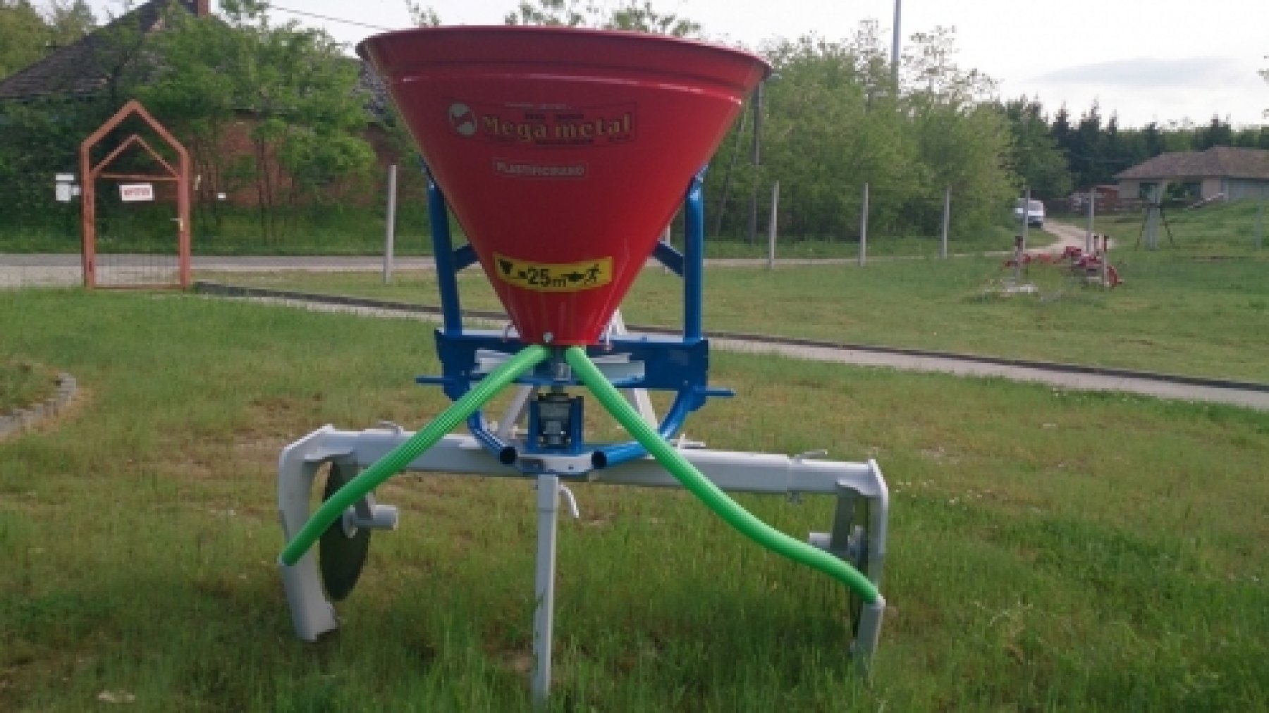 Talajlazítós műtrágyaszóró