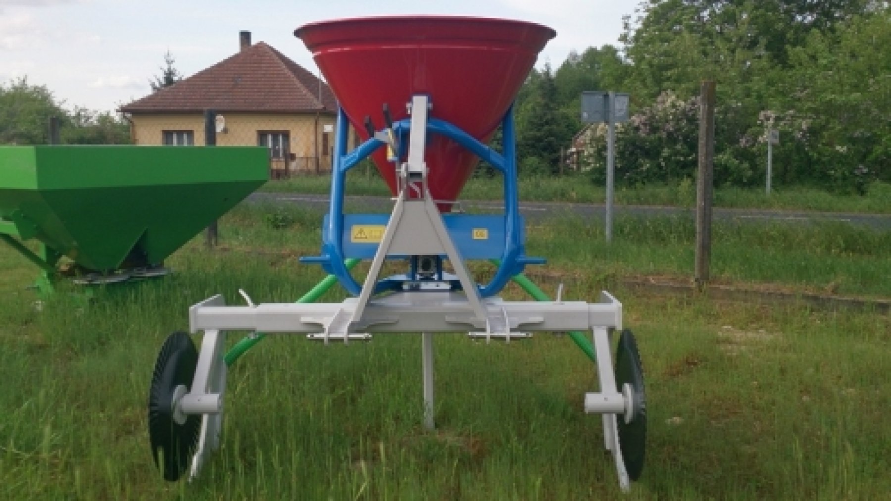 Talajlazítós műtrágyaszóró