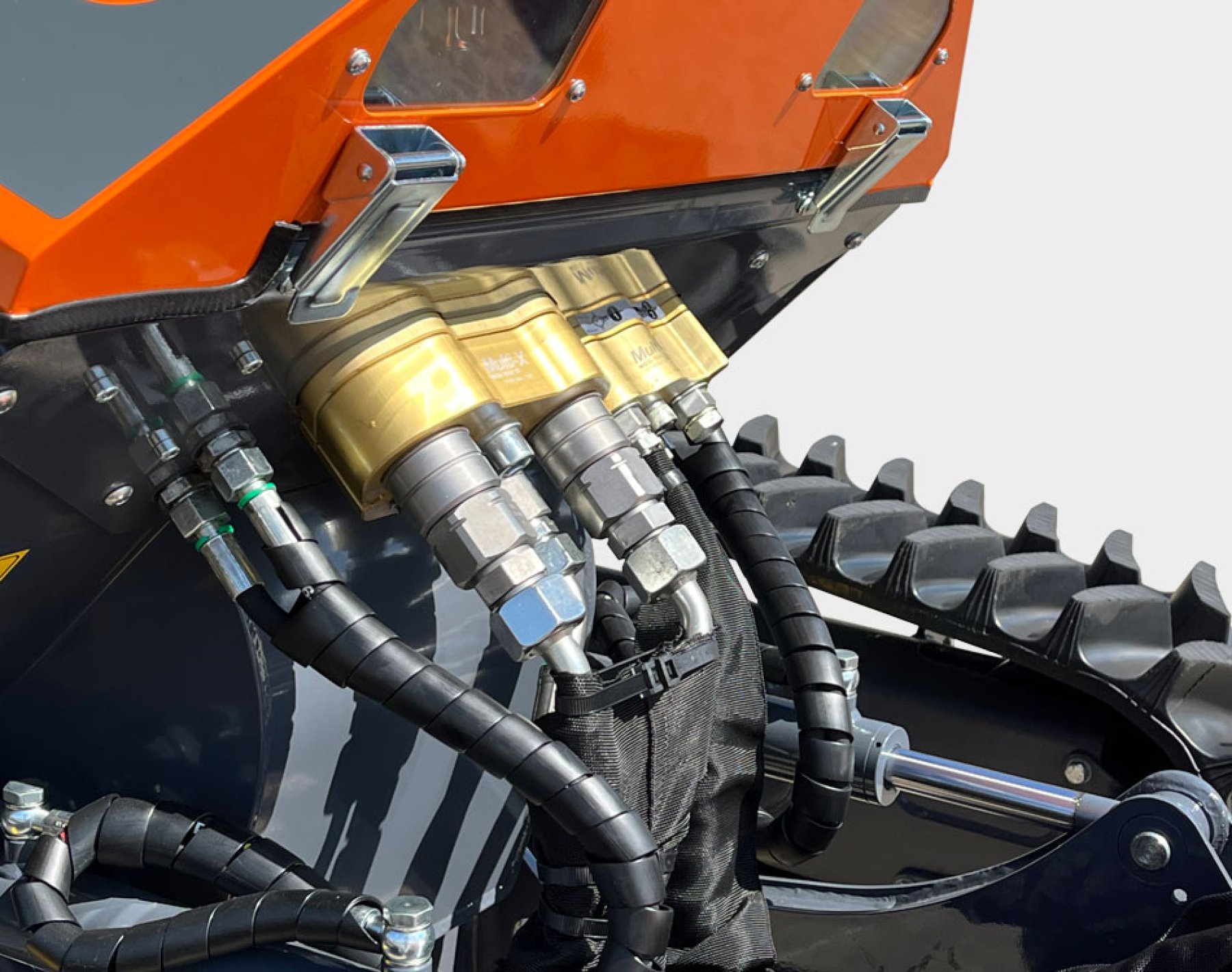 Ferri távirányítós robot fűnyíró mulcsozó bozót irtó ipari