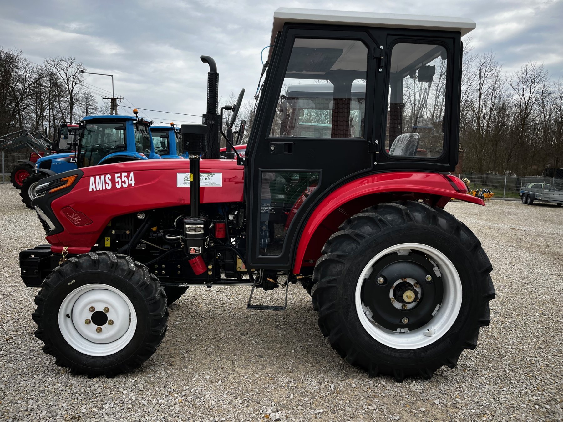 AMS 554 fülkés traktor