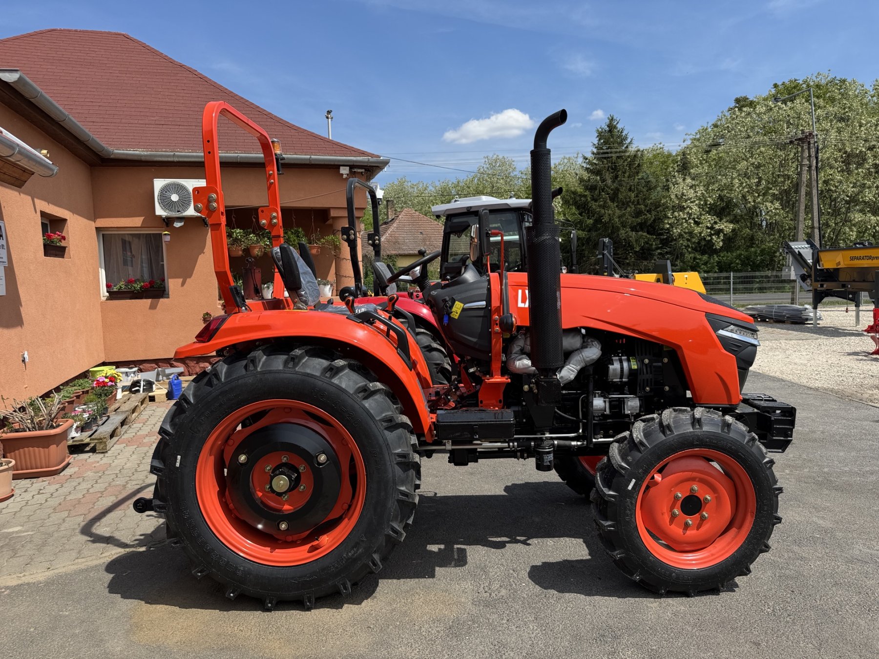 AMS LX 504 traktor