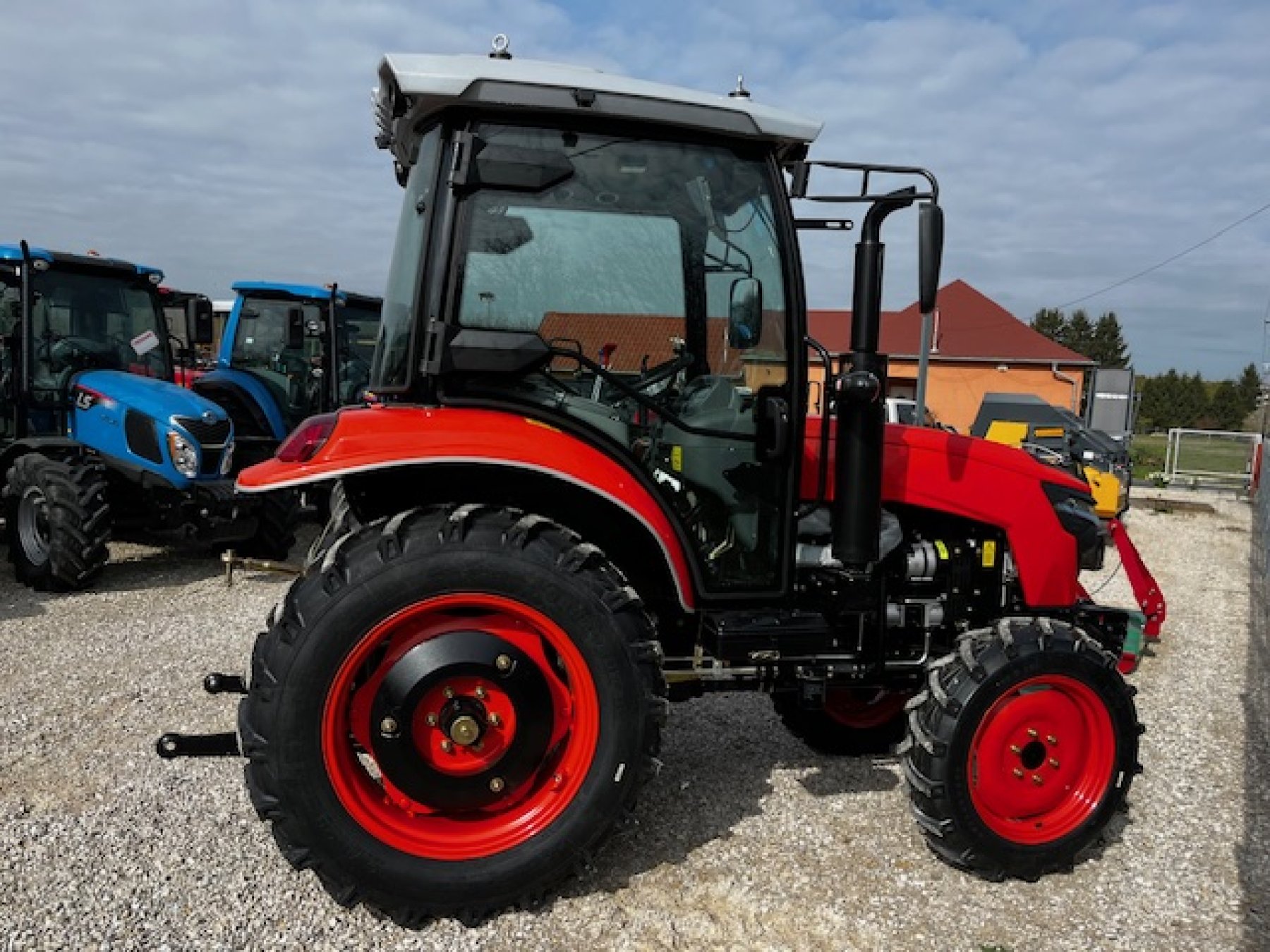 AMS LX 2550 fülkés traktor