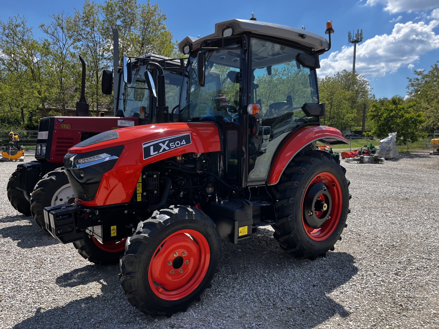 AMS LX 504E fülkés traktor