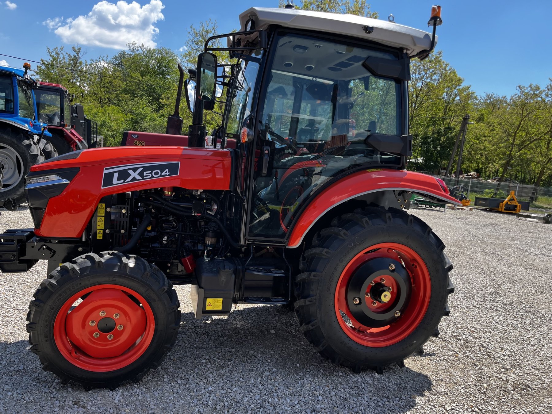 AMS LX 504E fülkés traktor