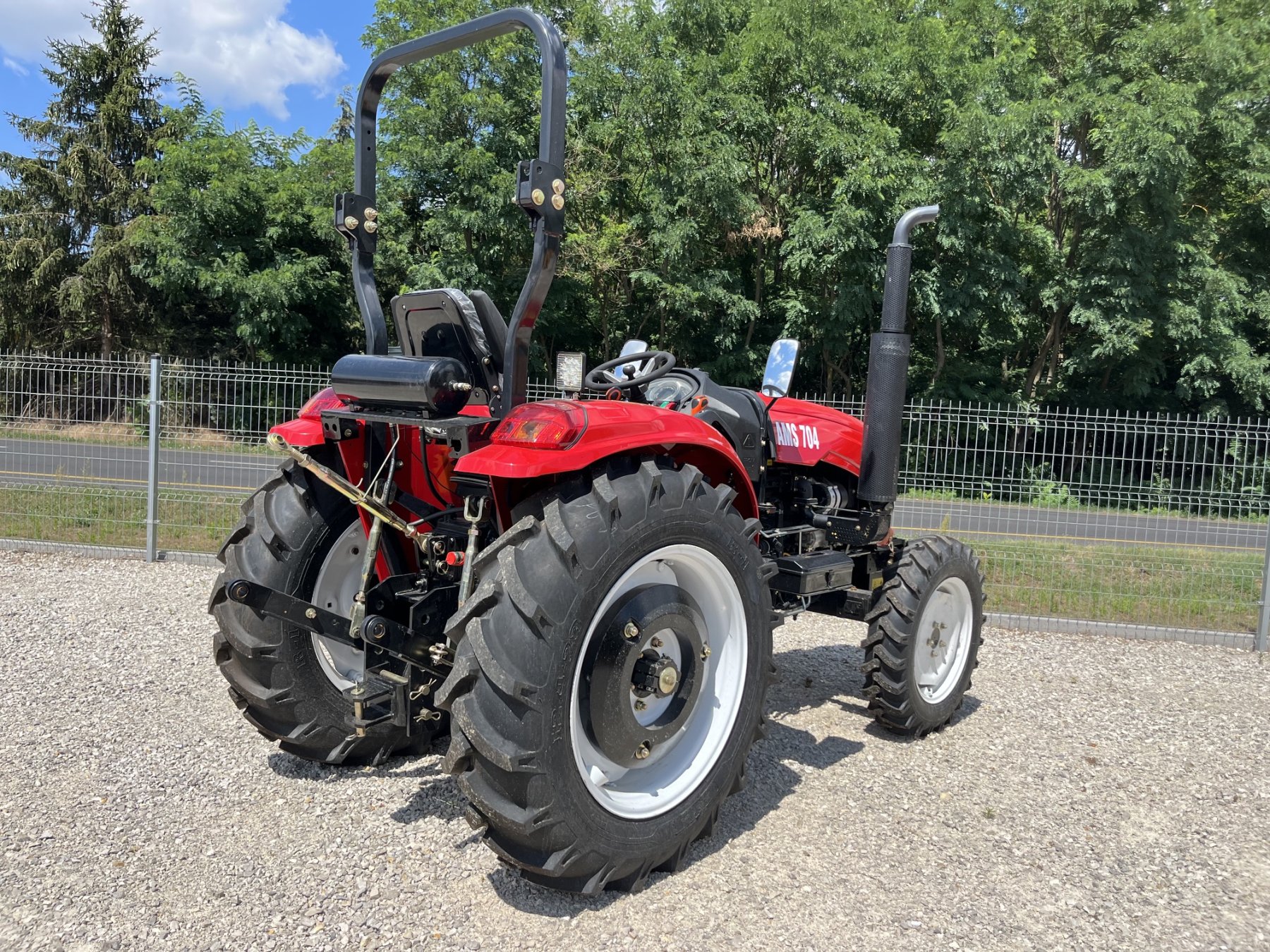 AMS 704 traktor