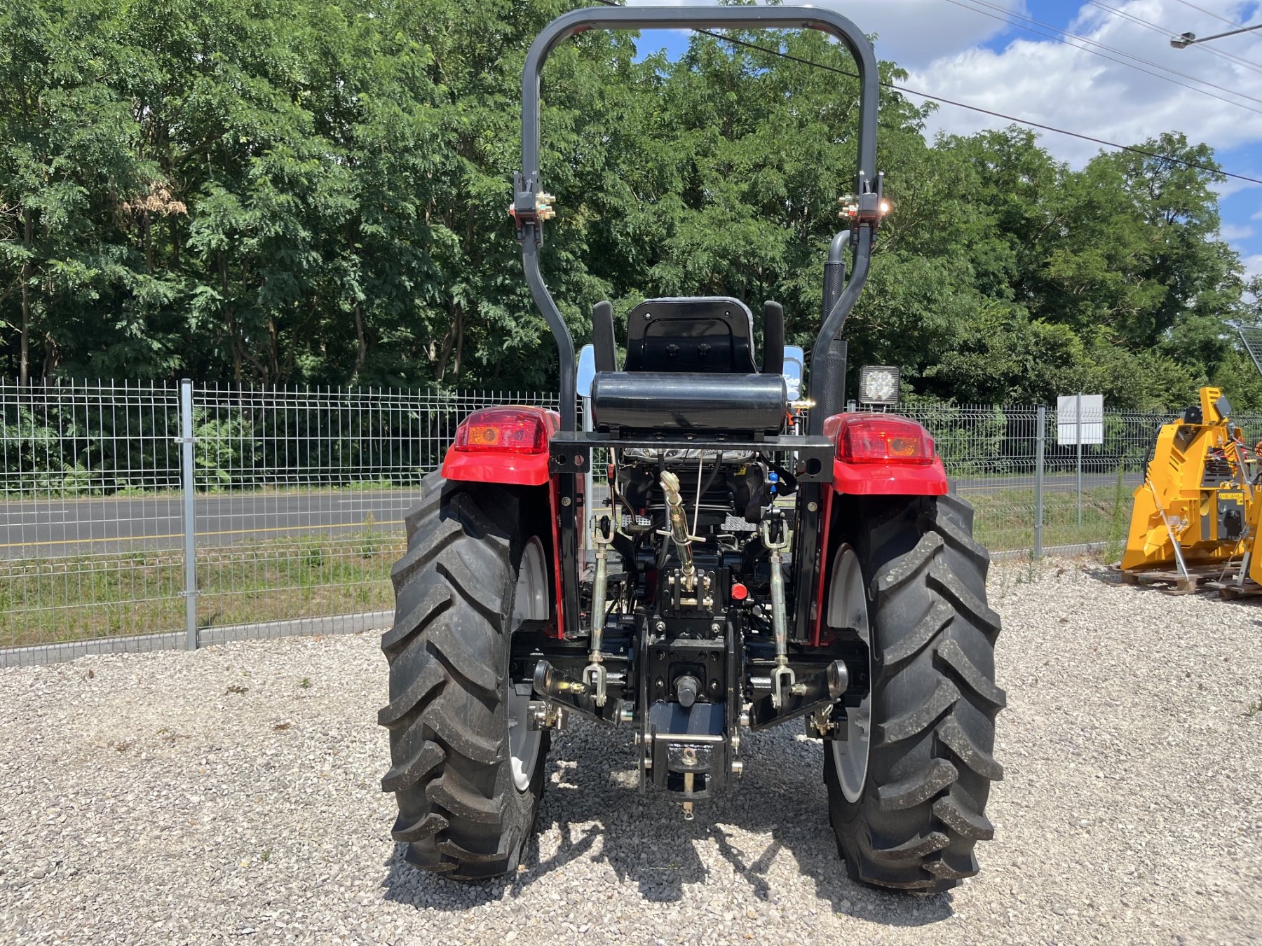 AMS 704 traktor