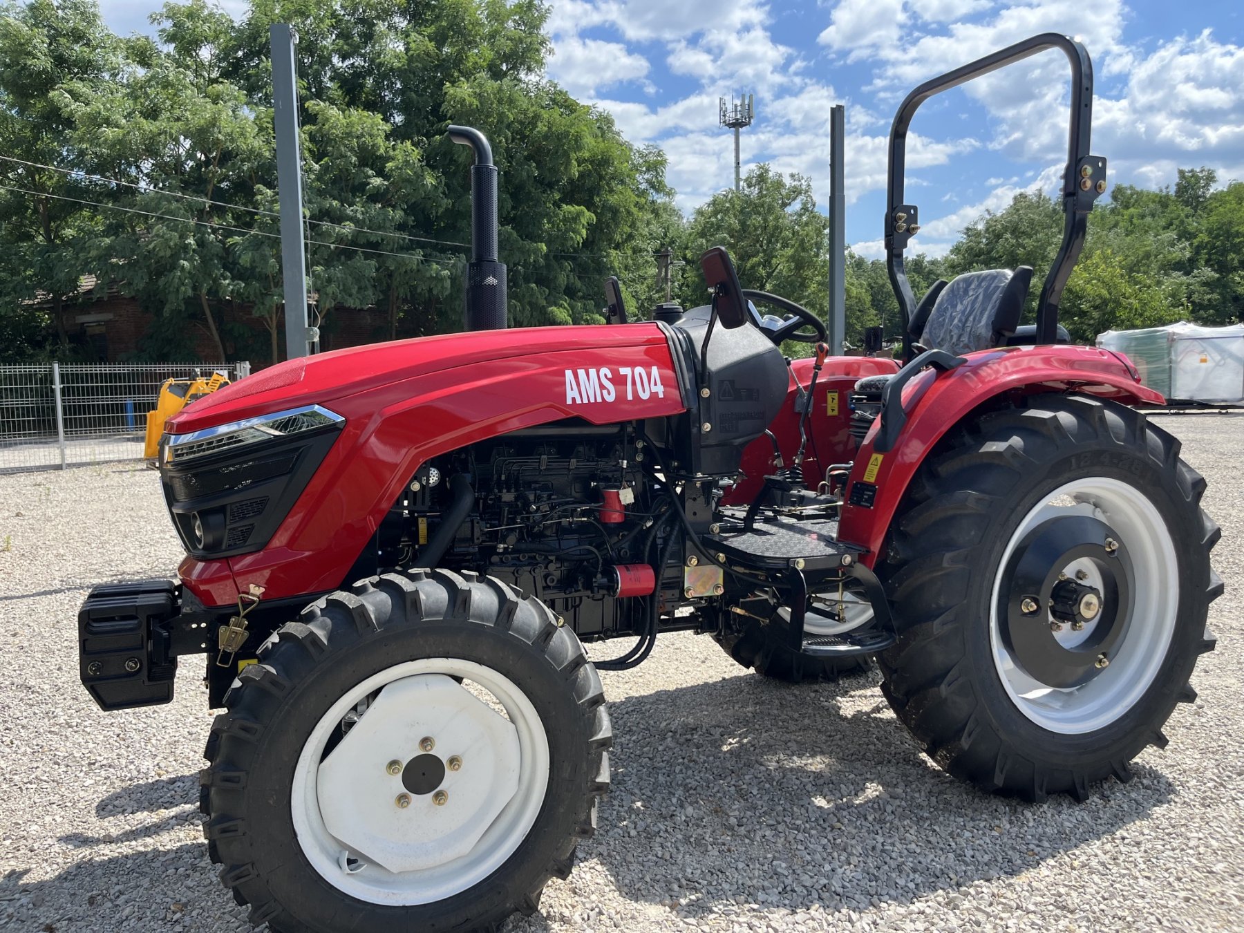 AMS 704 traktor