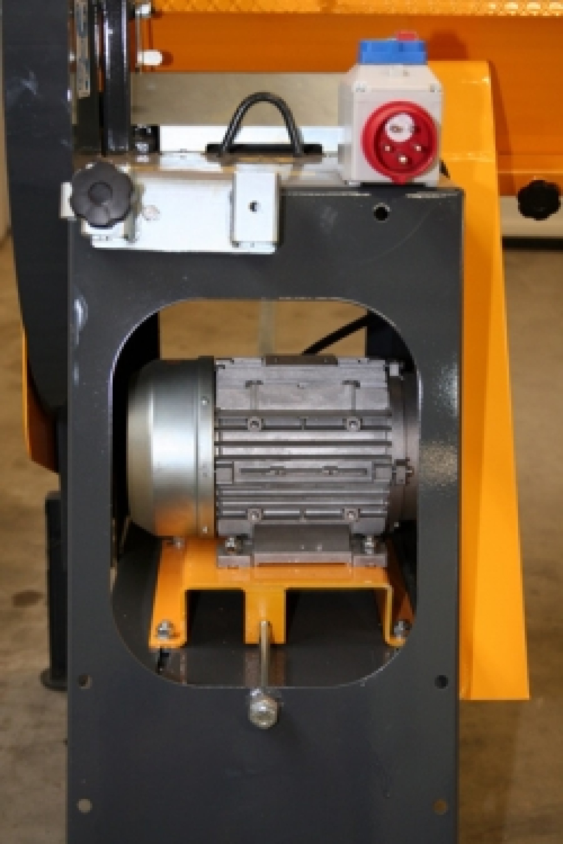 SC 700 ET elektromos 5.5 KW os körfűrész