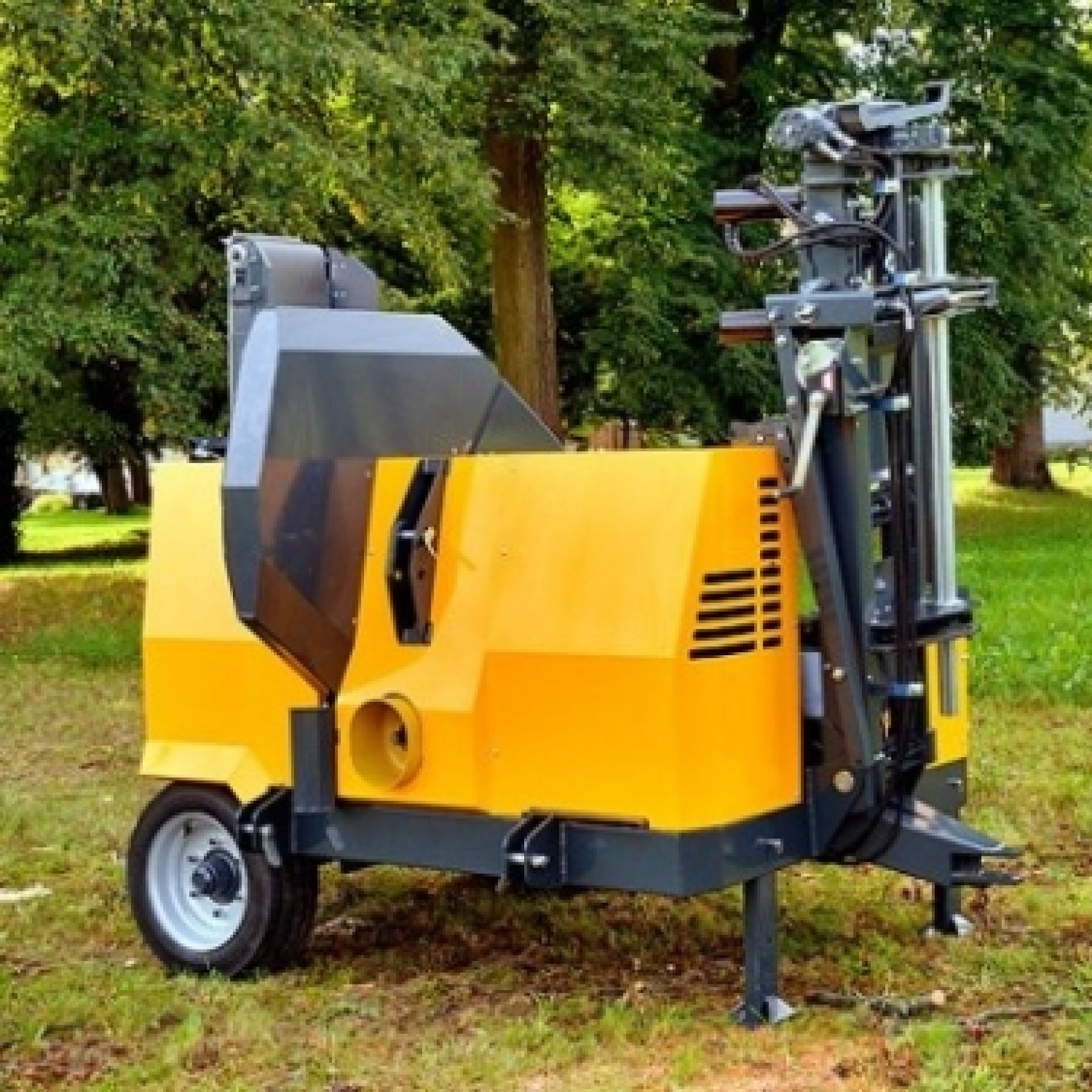 TITAN 40/20 automata fa daraboló gép