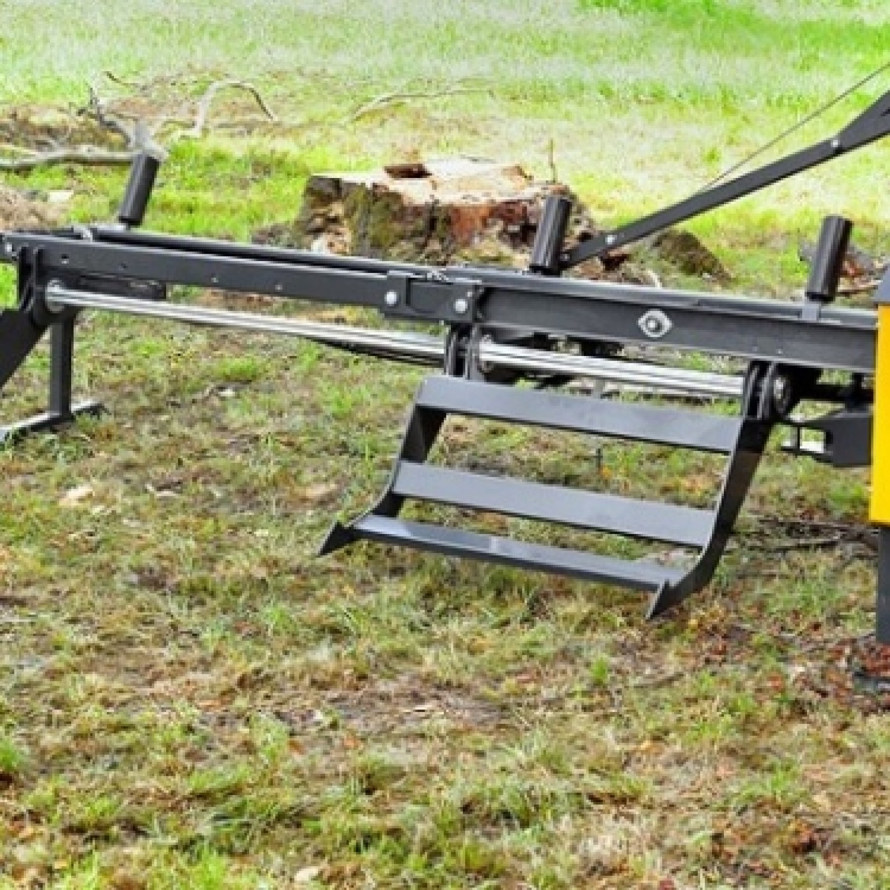 TITAN 40/20 automata fa daraboló gép