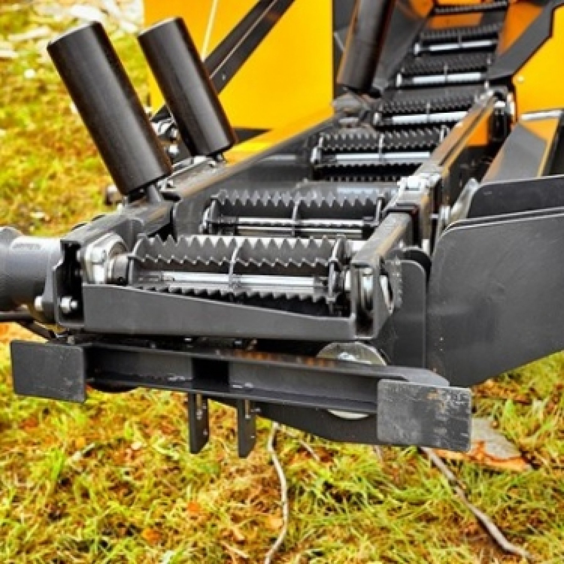 TITAN 40/20 automata fa daraboló gép