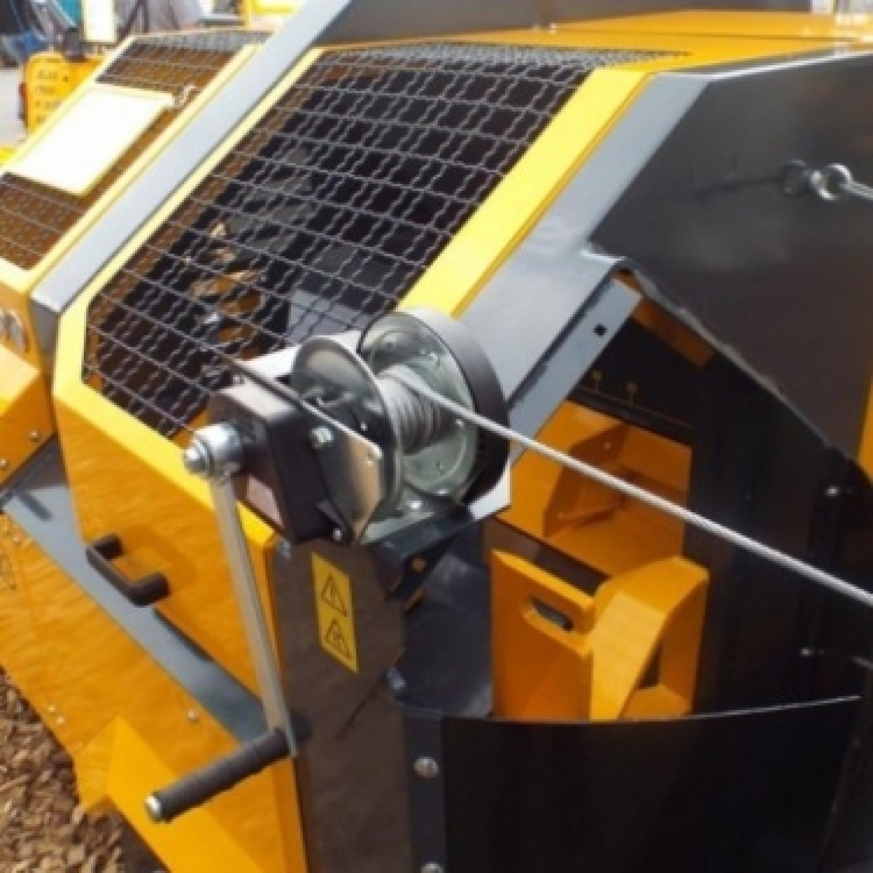 TITAN 40/20 automata fa daraboló gép