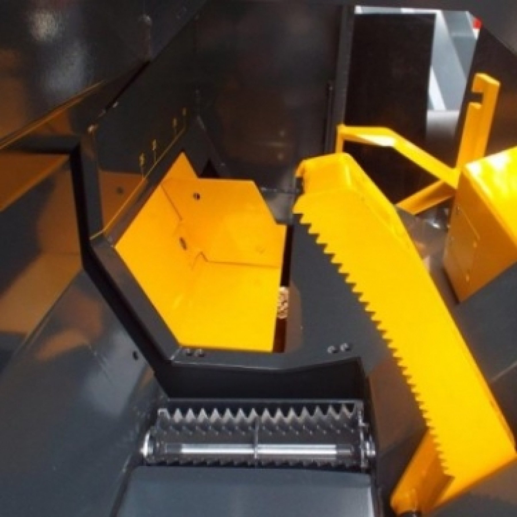 TITAN 40/20 automata fa daraboló gép