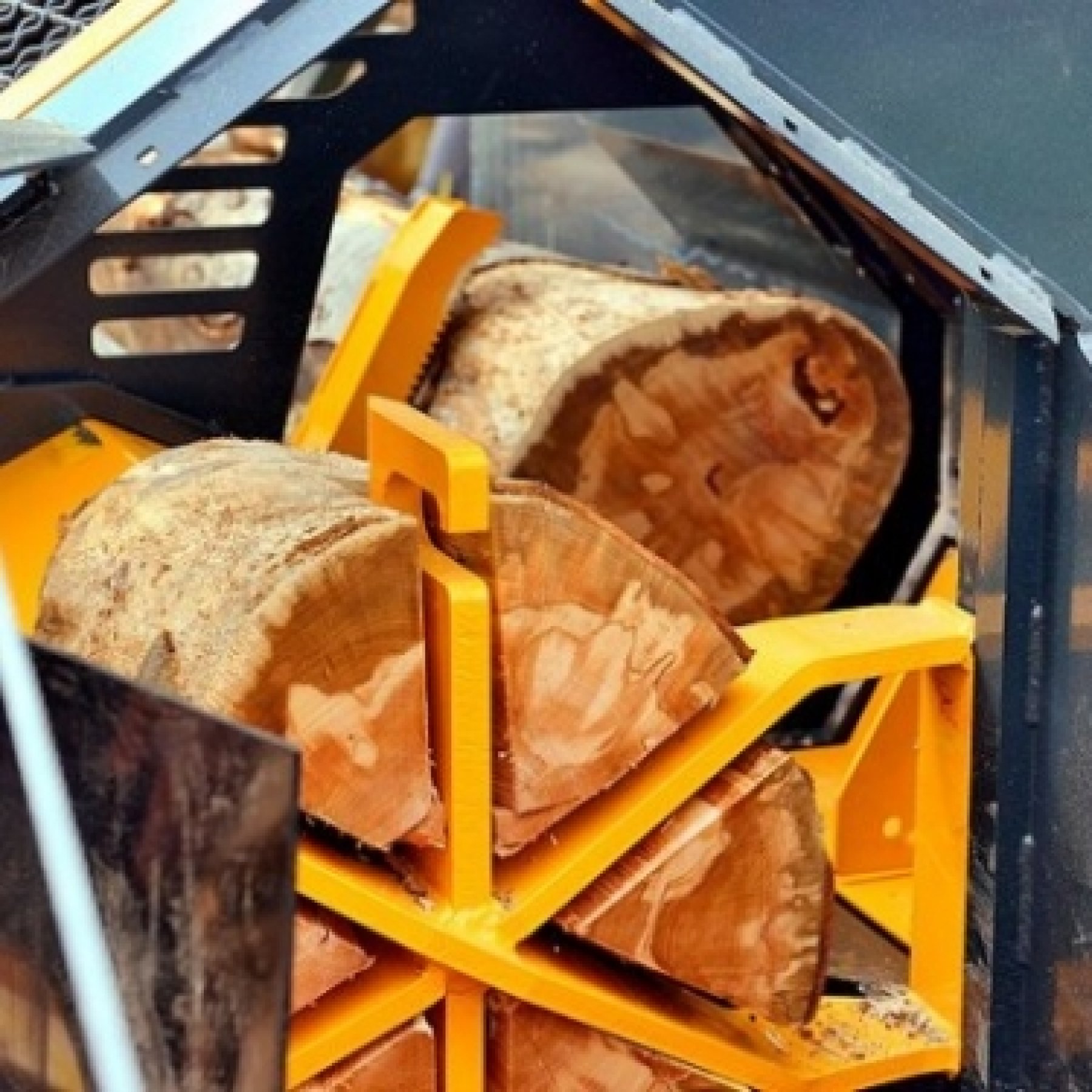 TITAN 40/20 automata fa daraboló gép