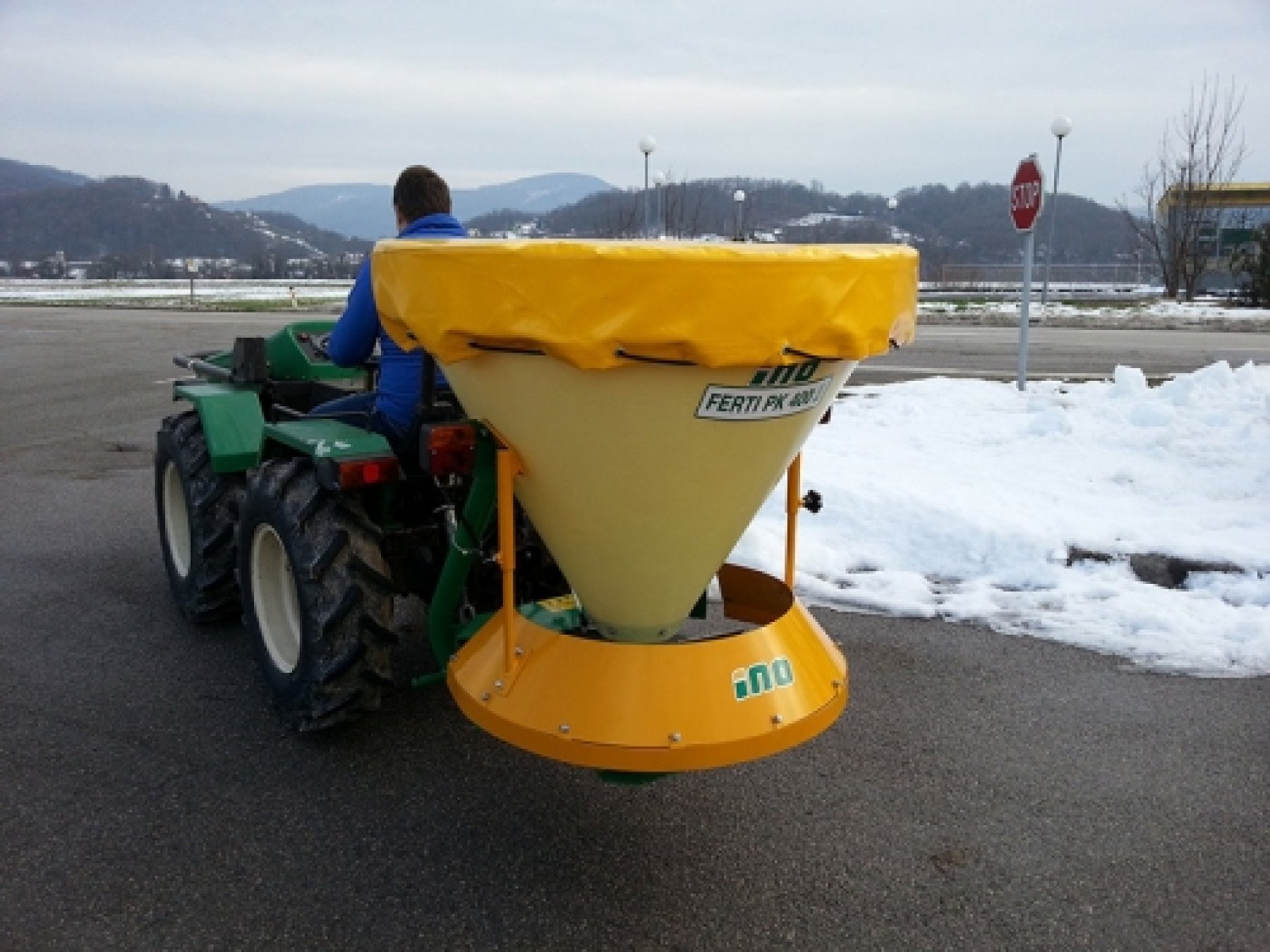 FERTI P-K 400-500 műtrágya- és sószóró