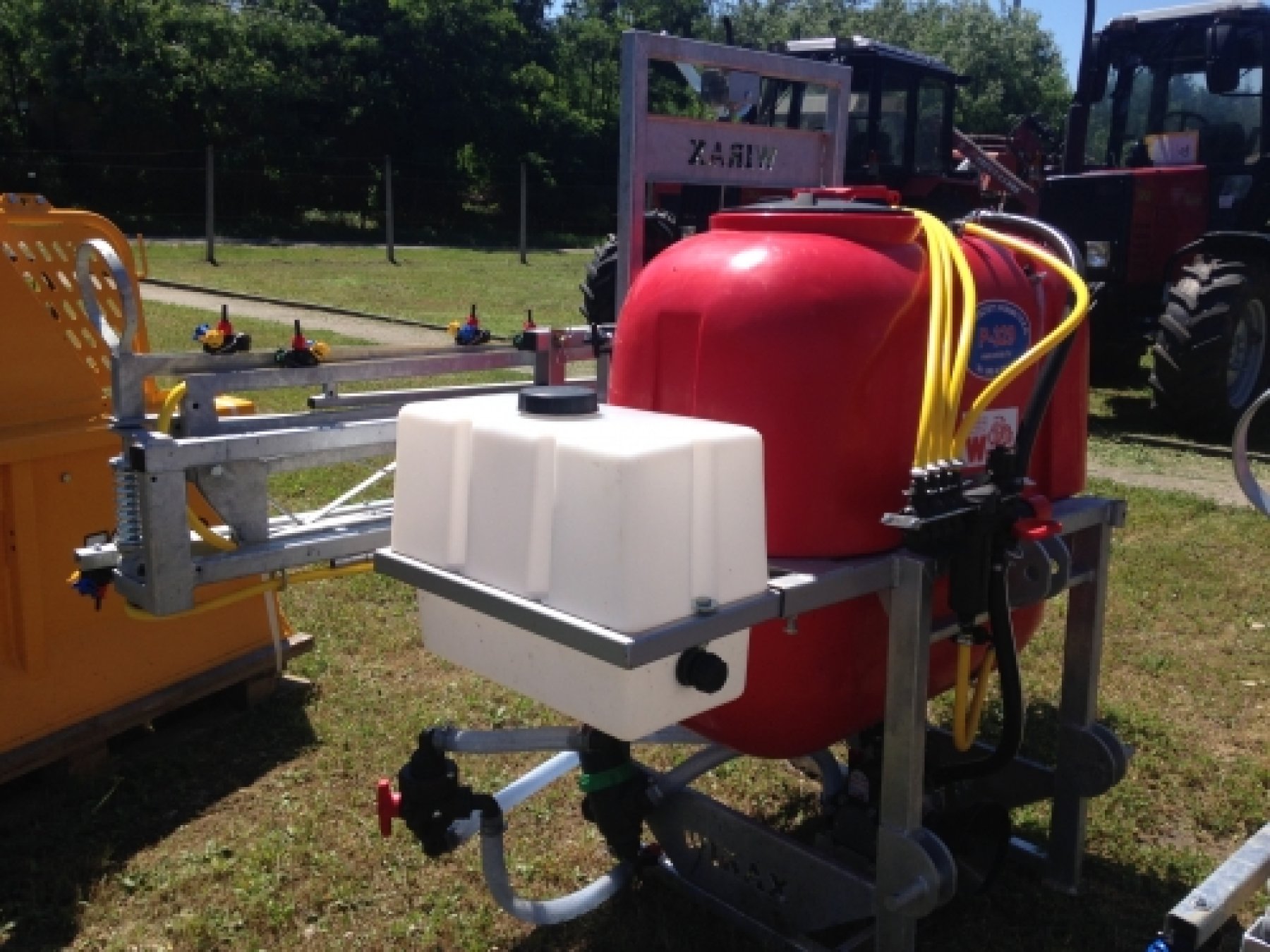 Permetezőgép vegyszerező szántóföldi 200-800 liter