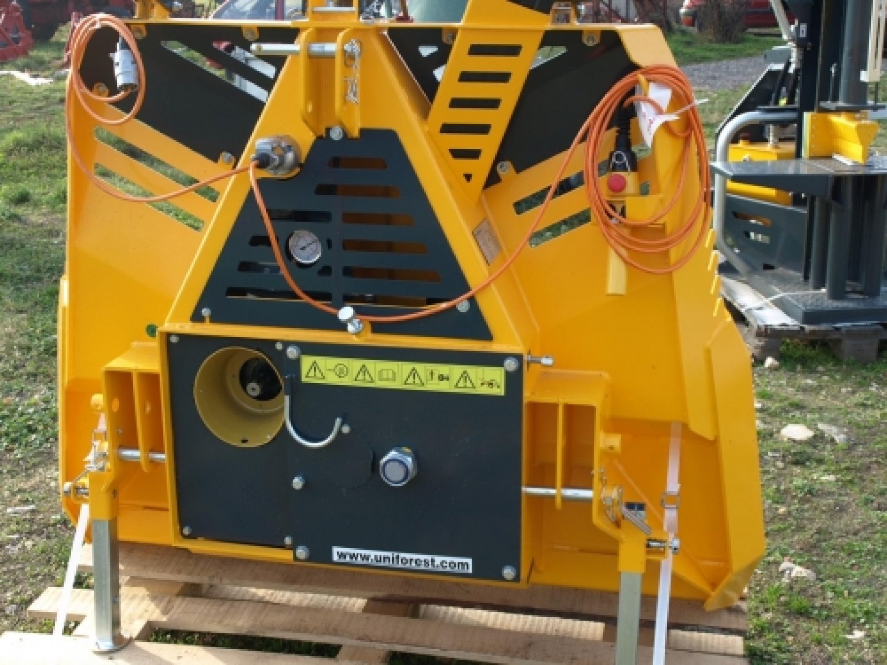 UNIFOREST erdészeti csörlő elektro hidraulikus vezérléssel