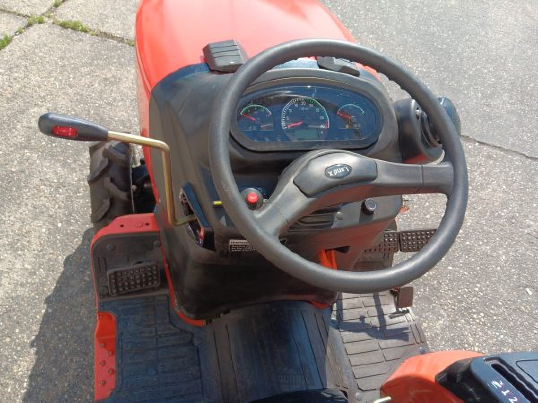 LAND X B2 25 Le traktor