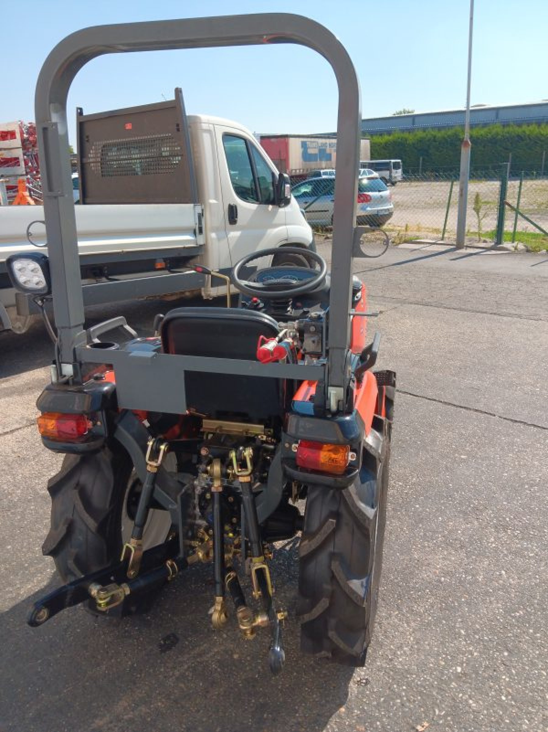 LAND X B2 25 Le traktor